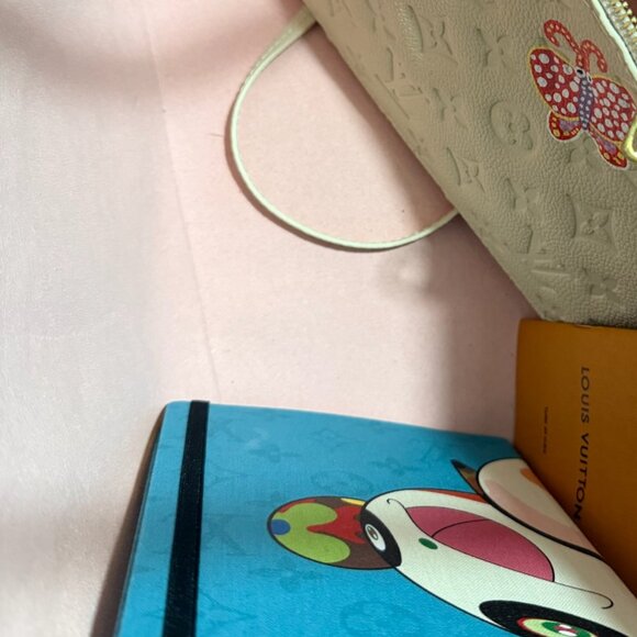 XL FASHION Tote in a Gorgeous and Stunning Cream Genuine Leather with POUCH! - Picture 12 of 14